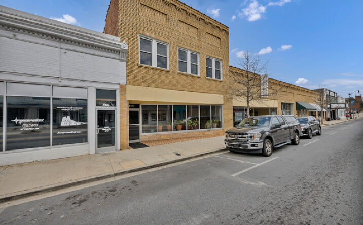 Pictures of Retail property located at 1407 Main street newb, Newberry, SC 29108 for sales - image #1