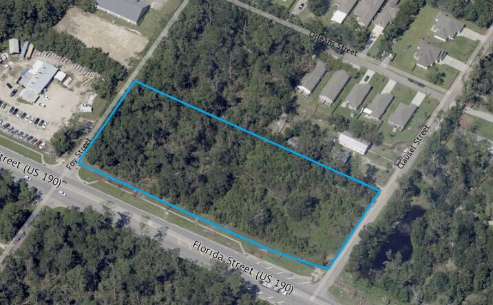 Pictures of Land property located at 1600 Florida St, Mandeville, LA 70448 for sales - image #1