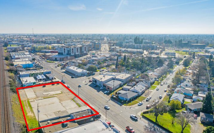 Pictures of Multifamily property located at 6325-6329 Elvas Ave, Sacramento, CA 95819 for sales - image #1