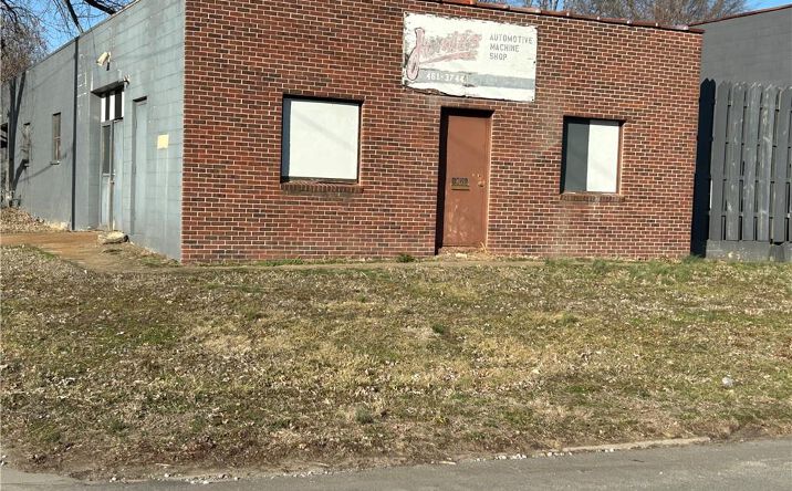 Pictures of Industrial, Retail property located at 1420 W South Avenue S, Independence, MO 64052 for sales - image #1