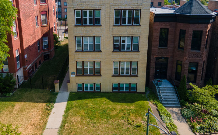 Pictures of Multifamily property located at 619 E Groveland Park, Chicago, IL 60653 for sales - image #1