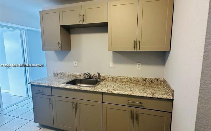 Pictures of Multifamily property located at 5 NE 16th Ct, Fort Lauderdale, FL 33305 for sales - image #1