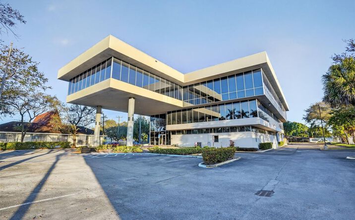 Pictures of Office property located at 6067 Hollywood Blvd, Hollywood, FL 33024 for sales - image #1