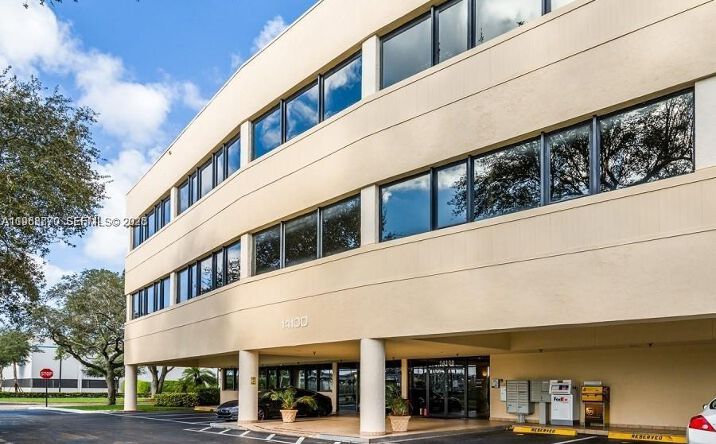 Pictures of Office property located at 105, Miami Lakes, FL 33016 for sales - image #1