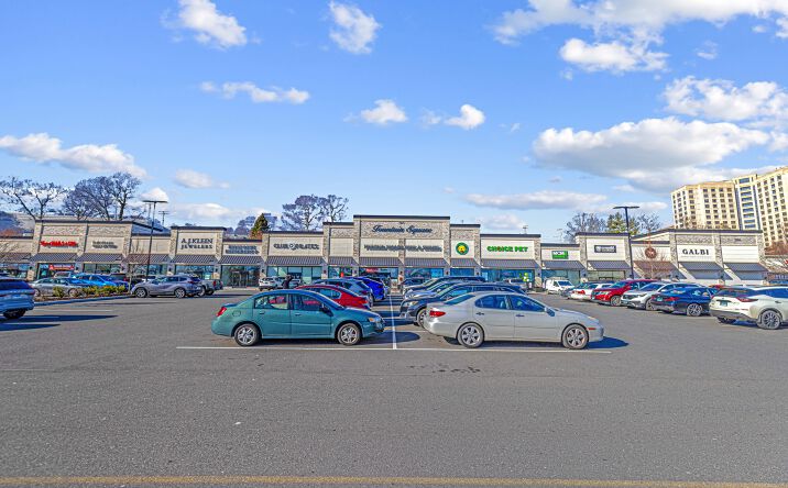 Pictures of Retail property located at 785 Bridgeport Ave, Shelton, CT 06484 for sales - image #1
