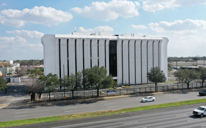 Pictures of Office property located at 7011 Southwest Fwy, Houston, TX 77074 for sales - image #1