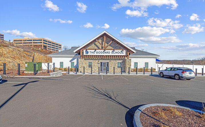 Pictures of Retail property located at 749 Bridgeport Ave, Shelton, CT 06484 for sales - image #1