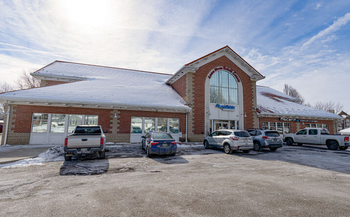 Pictures of Office, Retail property located at 390 Robinson Ave, Barberton, OH 44203 for sales - image #1