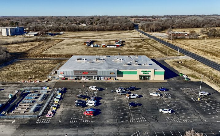 Pictures of Retail property located at 2013 N Summit St, Arkansas City, KS 67005 for sales - image #1