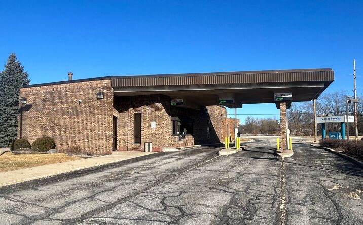 Pictures of Retail property located at 1300 Sheffield Ave, Dyer, IN 46311 for sales - image #1