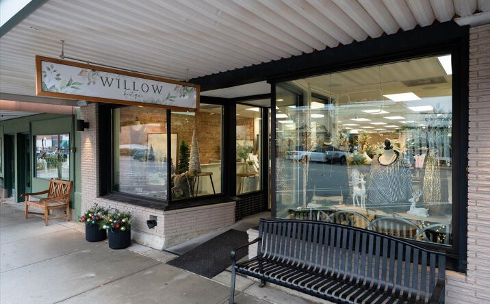 Pictures of Retail, Office, Mixed Use property located at 131 E Woodin Ave, Chelan, WA 98816 for sales - image #1