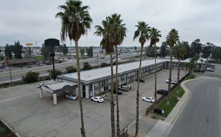 Pictures of Multifamily property located at 2700 White Ln, Bakersfield, CA 93304 for sales - image #1