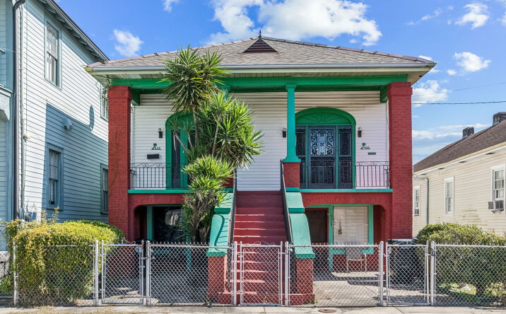 Pictures of Multifamily property located at 906 Verret St, New Orleans, LA 70114 for sales - image #1