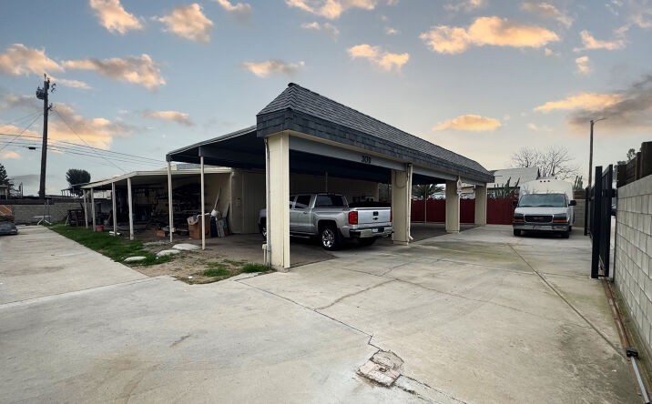 Pictures of Industrial property located at 305 22nd St, Bakersfield, CA 93301 for sales - image #1