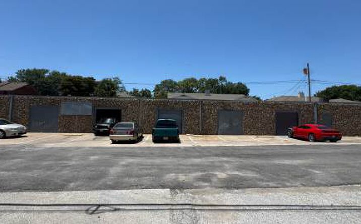 Pictures of Industrial property located at 719 N Hampton Rd, DeSoto, TX 75115 for sales - image #1