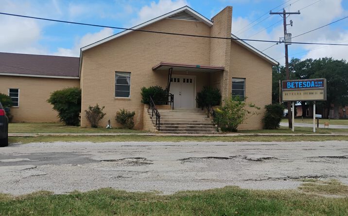 Pictures of Office property located at 532 N Travis St, De Leon, TX 76444 for sales - image #1