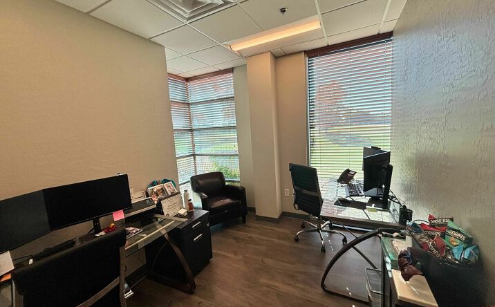 Pictures of Office property located at 575 W Chandler Blvd, Chandler, AZ 85225 for sales - image #1