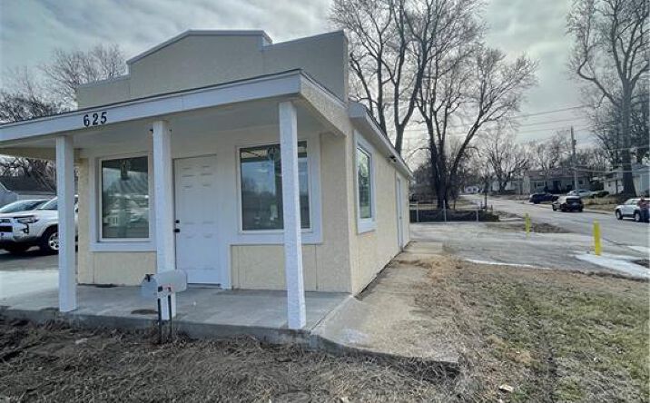 Pictures of Retail property located at 625 W 23rd Street, Independence, MO 64055 for sales - image #1