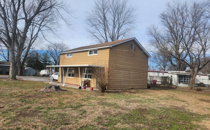 Pictures of Multifamily property located at 1024 N Hickory Street, Duquoin, IL 62832 for sales - image #1