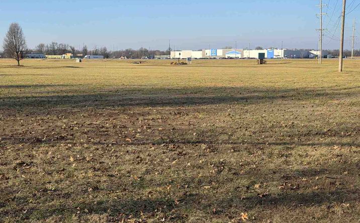 Pictures of Land property located at E 12th Street E, Flora, IL 62839 for sales - image #1
