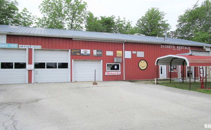 Pictures of Retail property located at 403 W NORTH Avenue, Flora, IL 62839 for sales - image #1