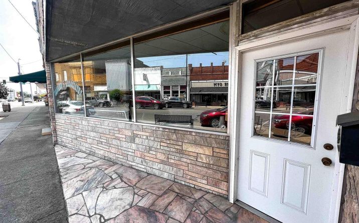 Pictures of Office, Retail property located at 111 W NORTH Avenue 109, Flora, IL 62839 for sales - image #1