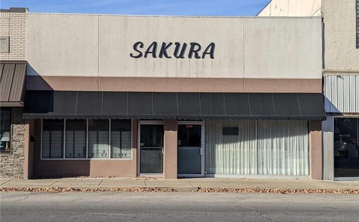 Pictures of Retail property located at 206 E MAIN Street 206 & 208, Salem, IL 62881 for sales - image #1