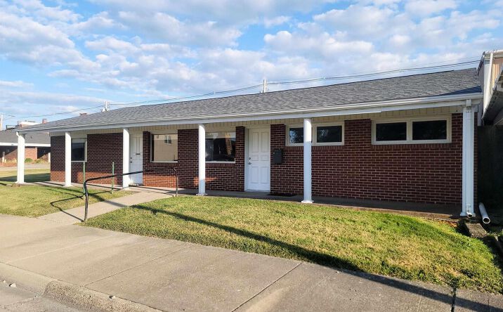 Pictures of Business for Sale, Office property located at 121 W 2ND Street 119, Flora, IL 62839 for sales - image #1