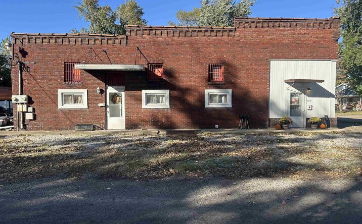 Pictures of Multifamily property located at 401 N DIVISION Street A & B, Duquoin, IL 62832 for sales - image #1