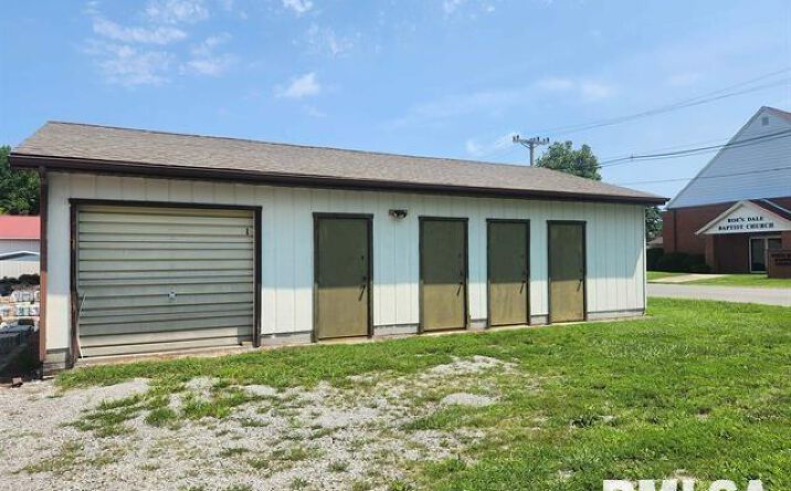 Pictures of Industrial property located at 309 S Beaucoup Street, Pinckneyville, IL 62274 for sales - image #1