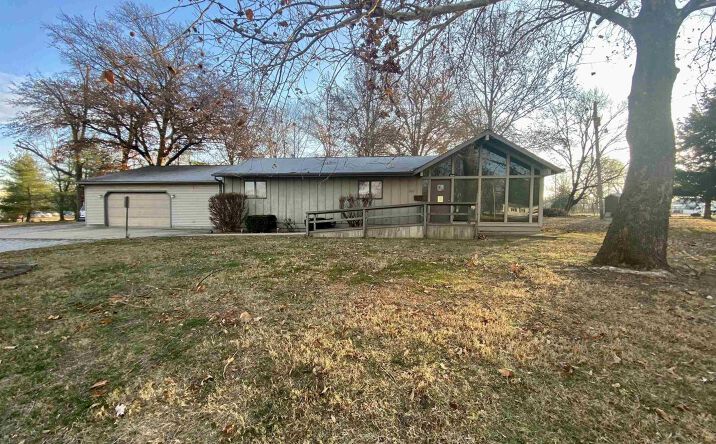 Pictures of Business for Sale, Office property located at 205 N DAVIS Avenue, Centralia, IL 62801 for sales - image #1