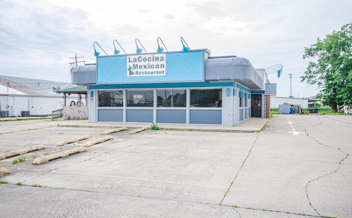 Pictures of Retail property located at 1407 W MAIN Street, Salem, IL 62881 for sales - image #1