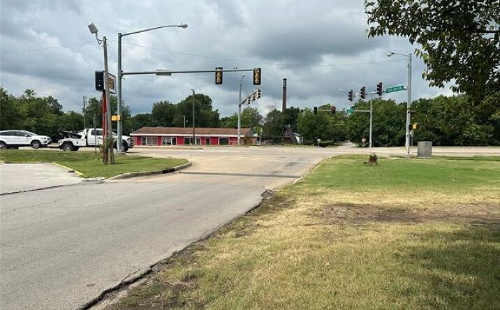 Pictures of Land property located at 917 Martin Luther King Drive, Okmulgee, OK 74447 for sales - image #1