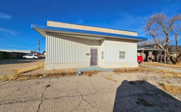 Pictures of Land property located at 305 NW 2nd St, Andrews, TX 79714 for sales - image #1