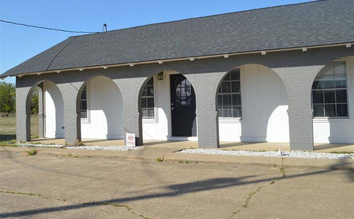 Pictures of Office property located at 800 W Front Street, De Kalb, TX 75559 for sales - image #1