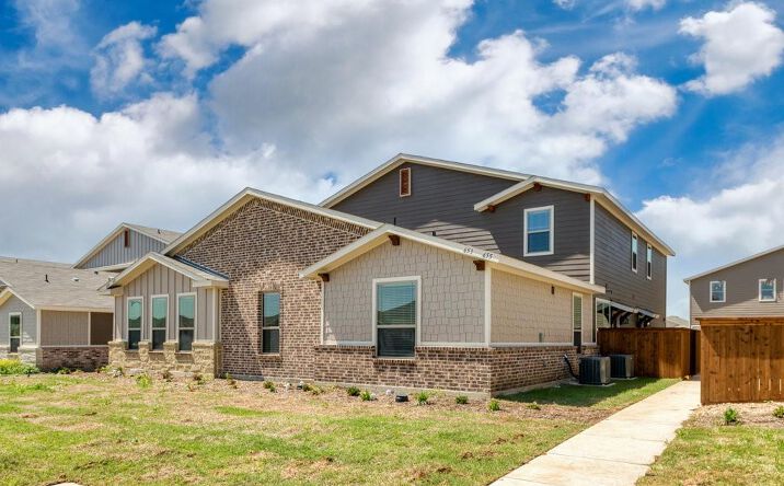 Pictures of Multifamily property located at 640 Fallow Dr, Venus, TX 76084 for sales - image #1