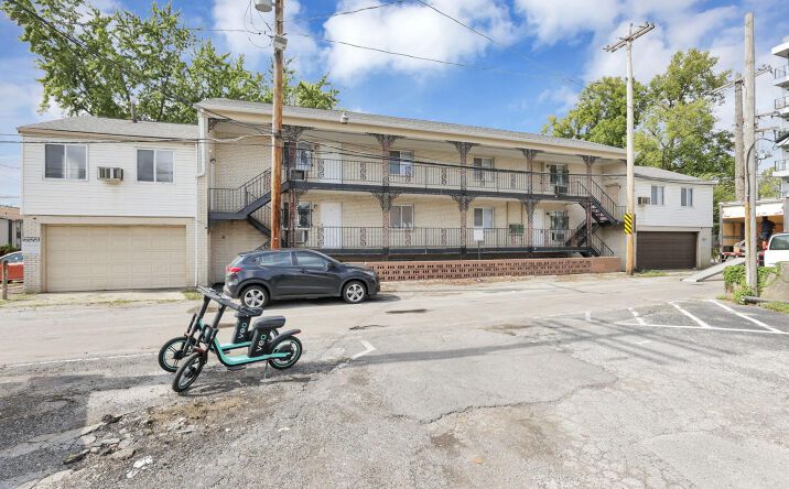 Pictures of Multifamily property located at 27 W 8th Avenue, Columbus, OH 43201 for sales - image #1