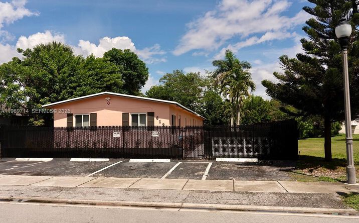 Pictures of Multifamily property located at 612 NW 10th Ter, Fort Lauderdale, FL 33311 for sales - image #1