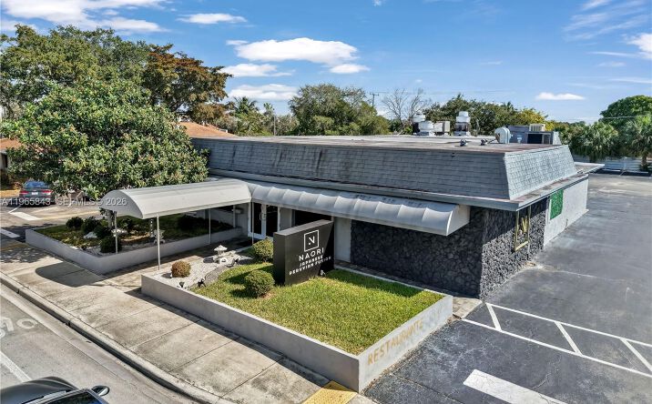 Pictures of Retail property located at 2220 N University Dr, Sunrise, FL 33322 for sales - image #1