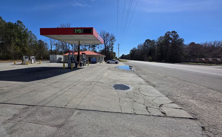 Pictures of Retail property located at 1798 US-701 Hwy, Loris, SC 29569 for sales - image #1