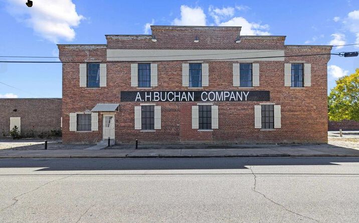 Pictures of Industrial, Mixed Use, Office, Special Purpose property located at 122 E Laurel St, Mullins, SC 29574 for sales - image #1