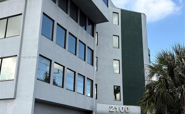 Pictures of Office property located at 2100 W 76th St # 206, Hialeah, FL 33016 for sales - image #1