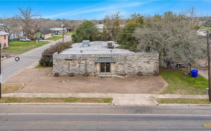 Pictures of Office property located at 212 E Morris St, Yoakum, TX 77995 for sales - image #1
