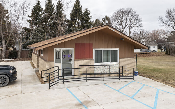 Pictures of Office property located at 3325 N Dixie Hwy, Monroe, MI 48162 for sales - image #1