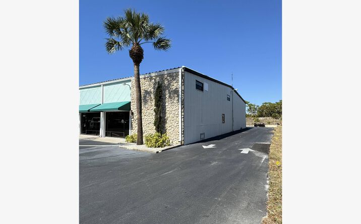 Pictures of Industrial property located at 3663 Arnold Ave, Naples, FL 34104 for sales - image #1