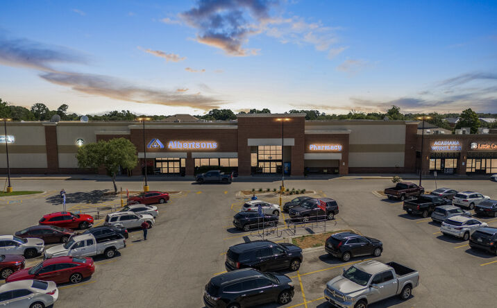 Pictures of Retail property located at 2863 Ambassador Caffery Pkwy, Lafayette, LA 70506 for sales - image #1