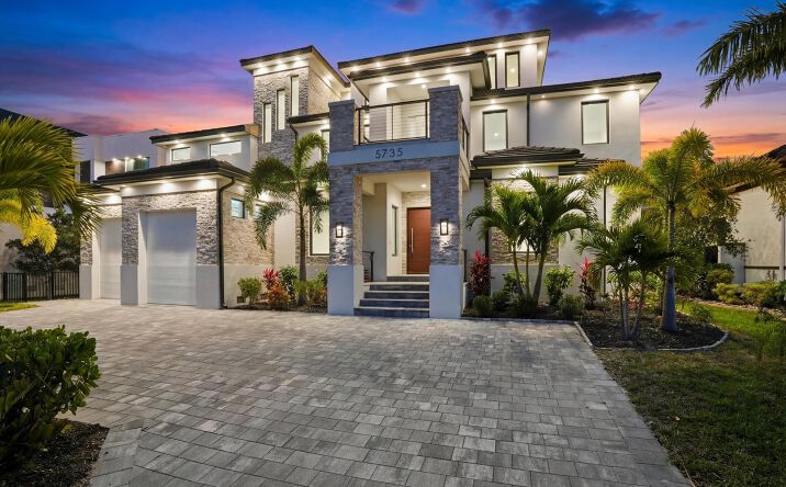 Pictures of Multifamily property located at 5735 Riverside Dr, Cape Coral, FL 33904 for sales - image #1