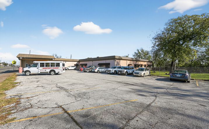 Pictures of Retail, Special Purpose, Office property located at 702 S Hampton Rd, Dallas, TX 75208 for sales - image #1