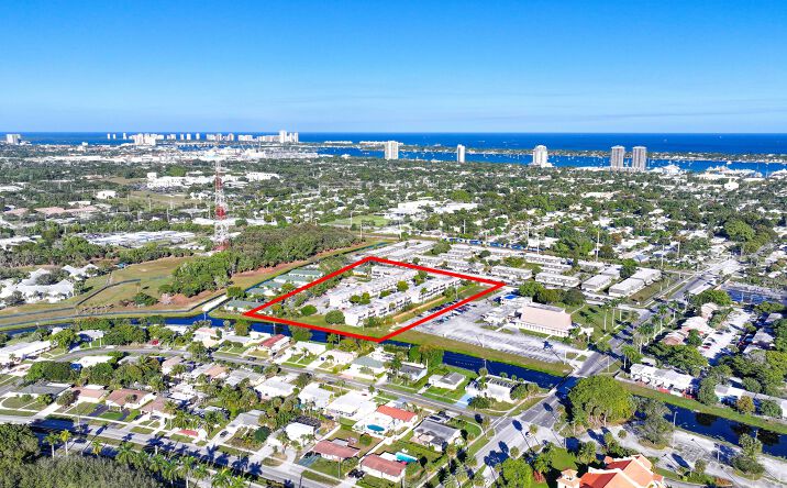 Pictures of Multifamily property located at 3901 36th Ct, West Palm Beach, FL 33407 for sales - image #1