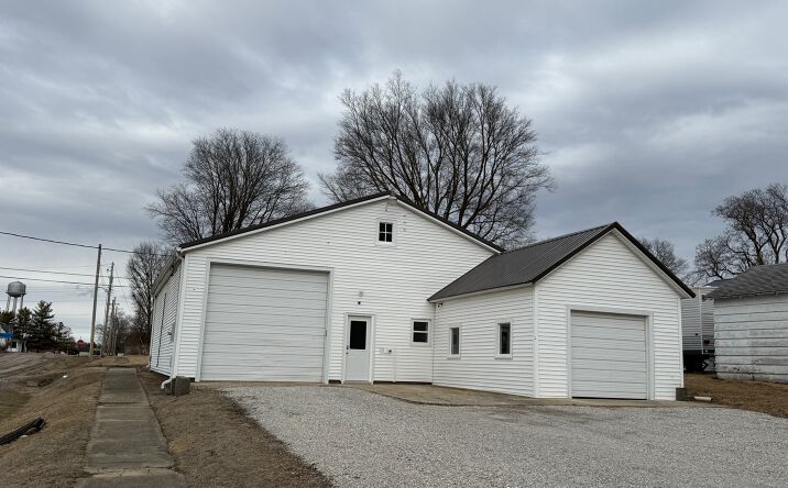 Pictures of Industrial property located at 117 W Main St, Pleasant Plains, IL 62677 for sales - image #1
